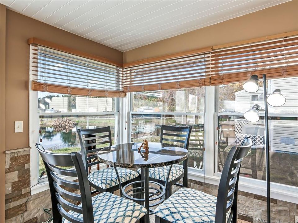 For Sale: $269,000 (2 beds, 2 baths, 1240 Square Feet)