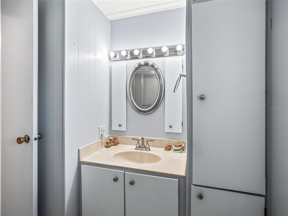 For Sale: $269,000 (2 beds, 2 baths, 1240 Square Feet)