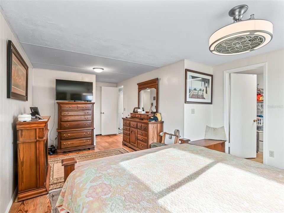 For Sale: $269,000 (2 beds, 2 baths, 1240 Square Feet)