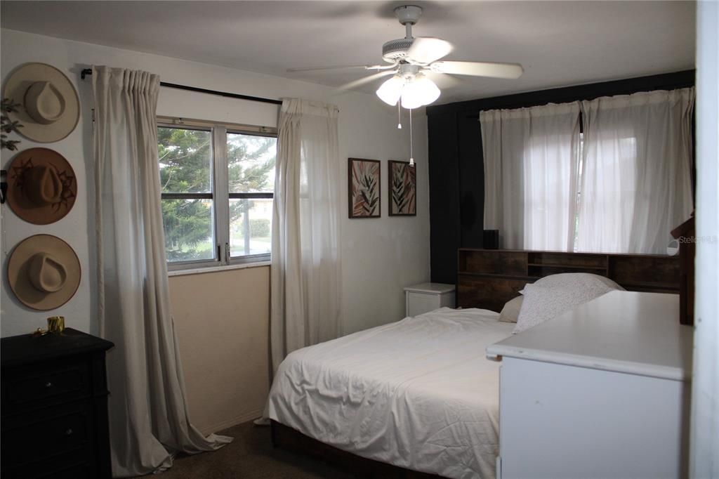 На продажу: $349,900 (2 спален, 1 ванн, 1032 Квадратных фут)