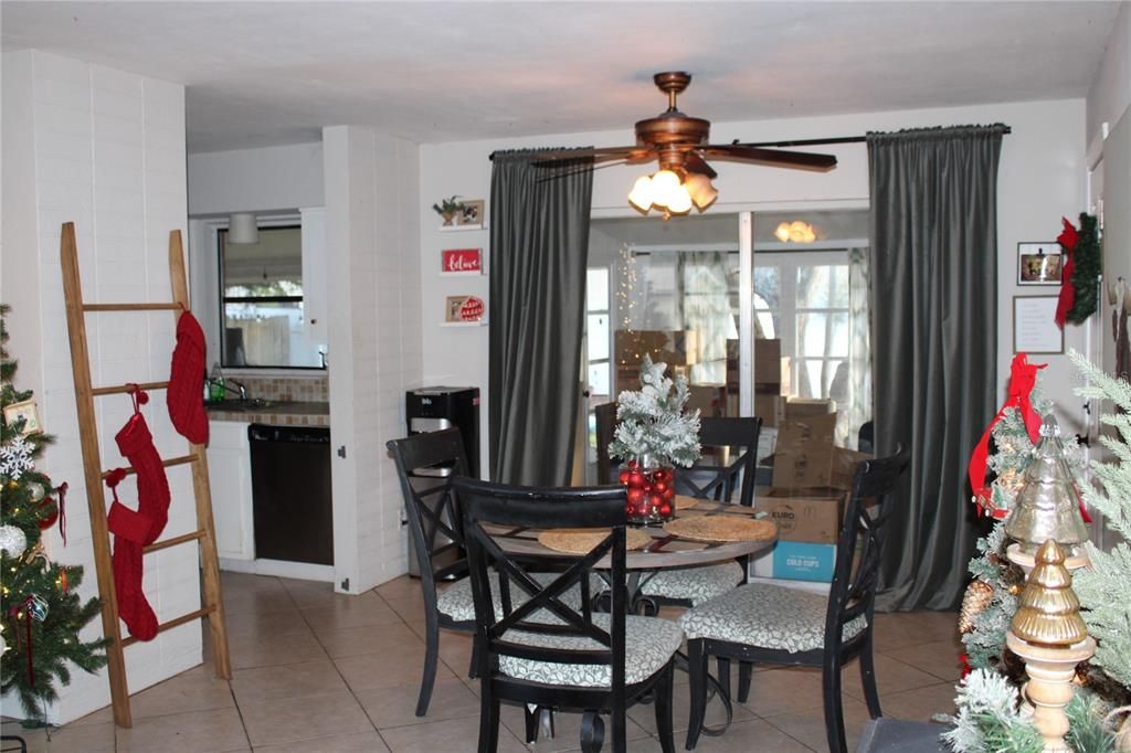 На продажу: $349,900 (2 спален, 1 ванн, 1032 Квадратных фут)