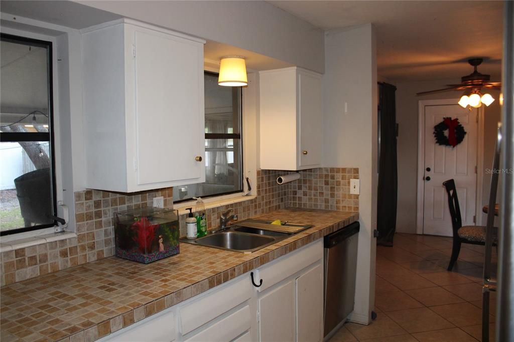 На продажу: $349,900 (2 спален, 1 ванн, 1032 Квадратных фут)