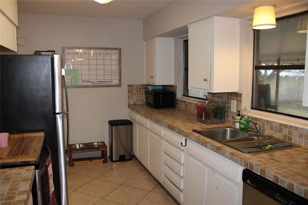 На продажу: $349,900 (2 спален, 1 ванн, 1032 Квадратных фут)