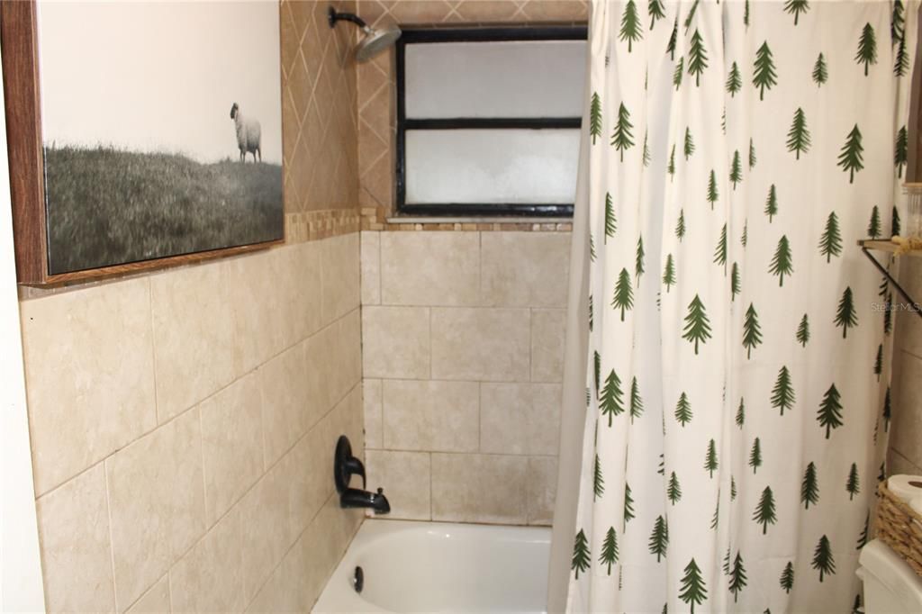 На продажу: $349,900 (2 спален, 1 ванн, 1032 Квадратных фут)