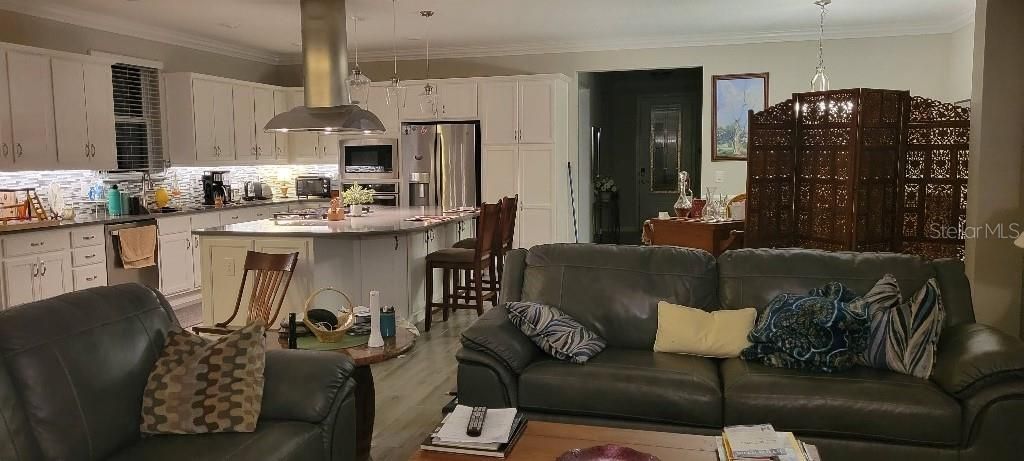 En Venta: $422,000 (2 camas, 2 baños, 1975 Pies cuadrados)