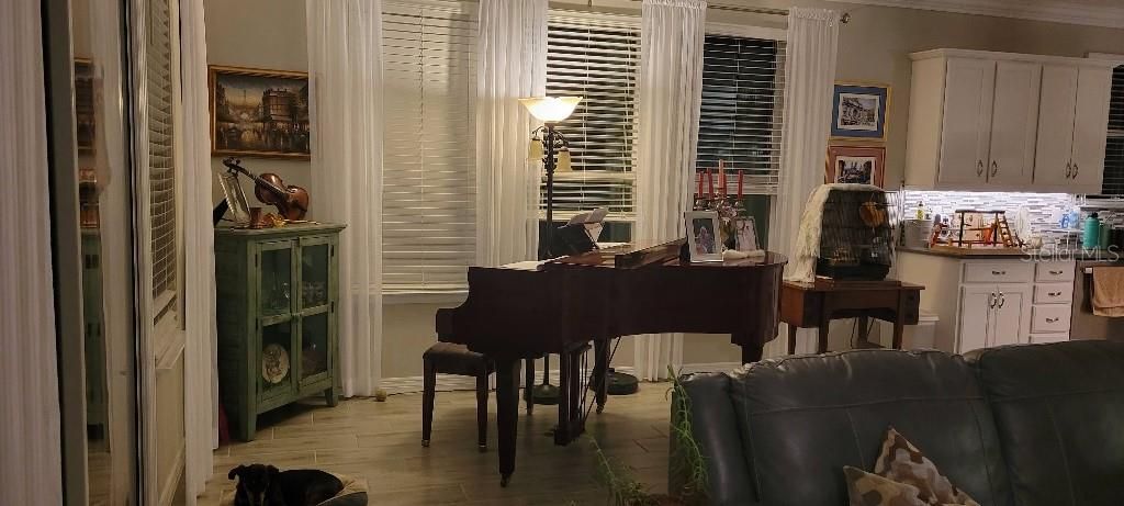 En Venta: $422,000 (2 camas, 2 baños, 1975 Pies cuadrados)