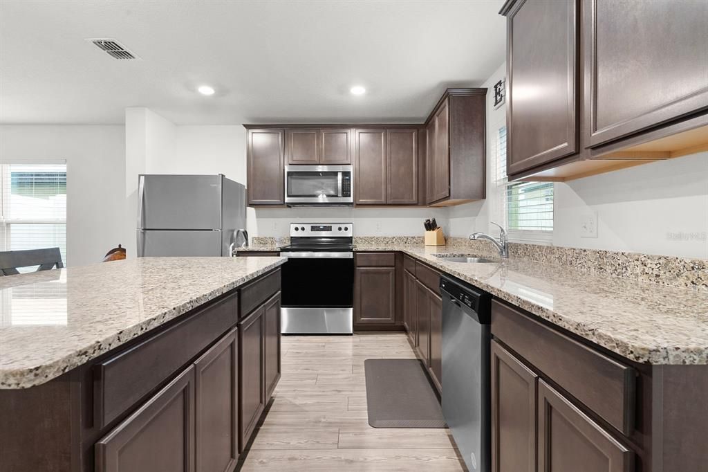 For Rent: $2,400 (3 beds, 2 baths, 1729 Square Feet)