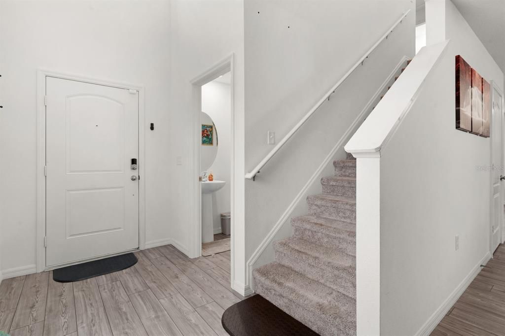 For Rent: $2,400 (3 beds, 2 baths, 1729 Square Feet)