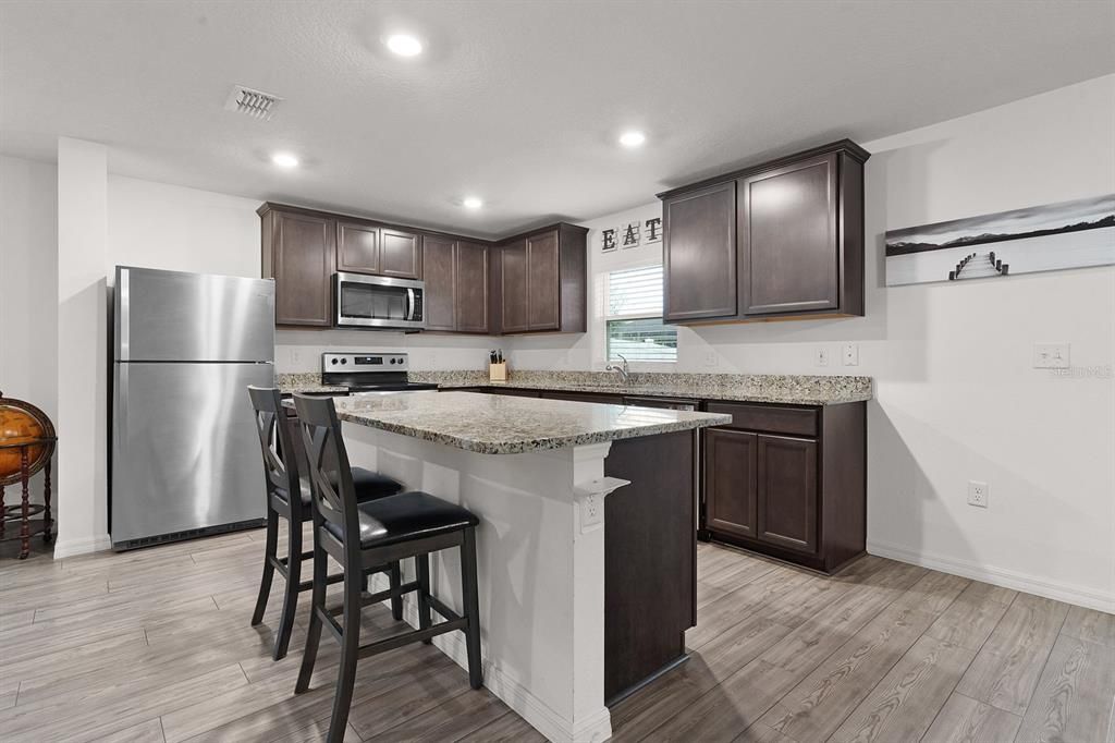 For Rent: $2,400 (3 beds, 2 baths, 1729 Square Feet)