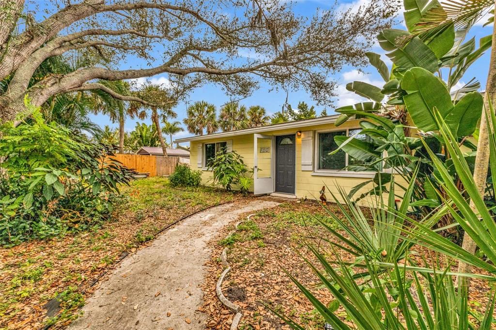 For Sale: $199,000 (3 beds, 2 baths, 1376 Square Feet)