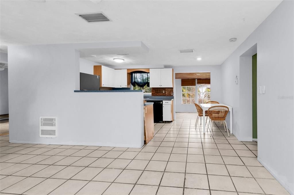 For Sale: $199,000 (3 beds, 2 baths, 1376 Square Feet)