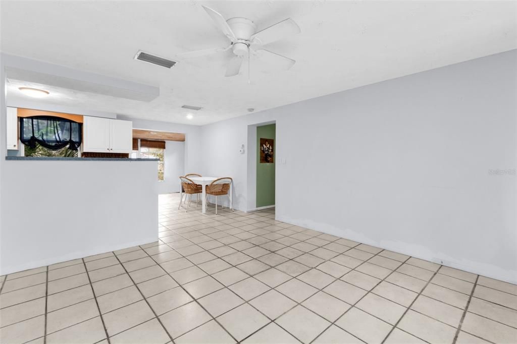 For Sale: $199,000 (3 beds, 2 baths, 1376 Square Feet)