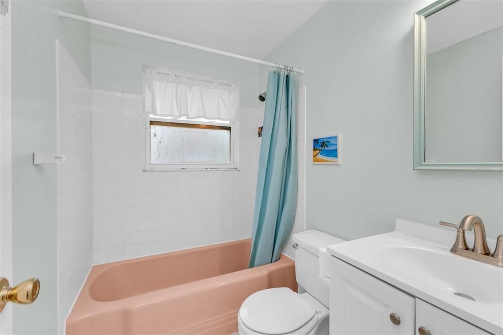 For Sale: $199,000 (3 beds, 2 baths, 1376 Square Feet)