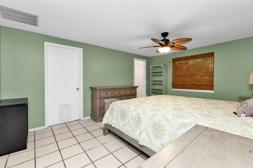 For Sale: $199,000 (3 beds, 2 baths, 1376 Square Feet)