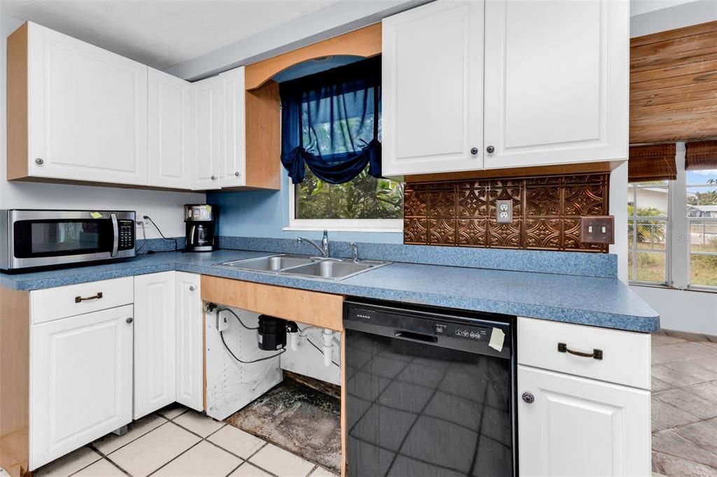 For Sale: $199,000 (3 beds, 2 baths, 1376 Square Feet)