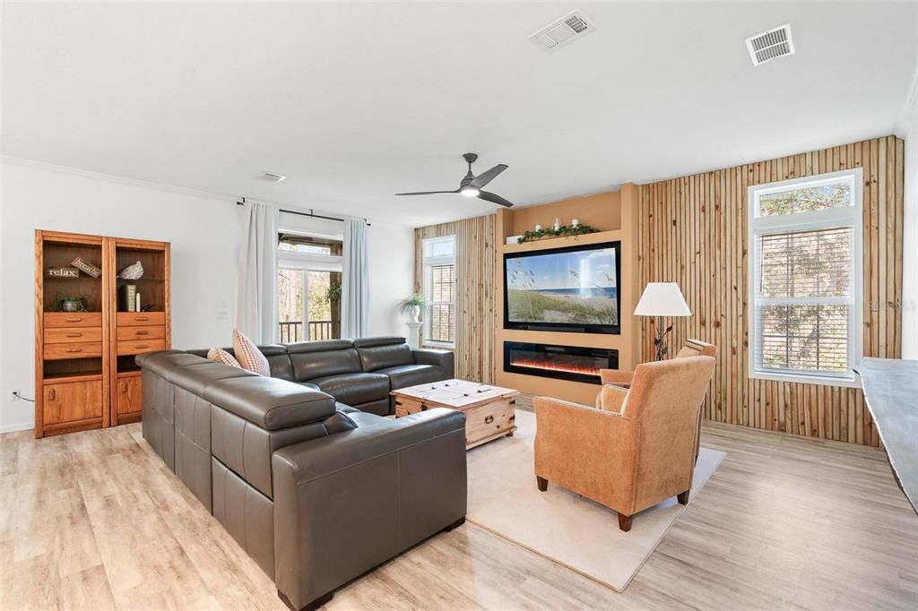 На продажу: $337,000 (3 спален, 2 ванн, 1920 Квадратных фут)