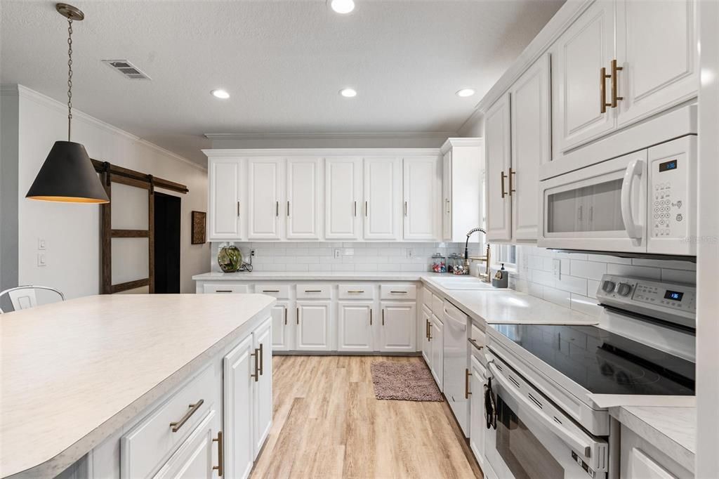 На продажу: $337,000 (3 спален, 2 ванн, 1920 Квадратных фут)