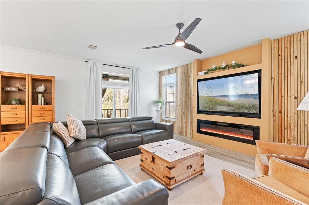 На продажу: $337,000 (3 спален, 2 ванн, 1920 Квадратных фут)