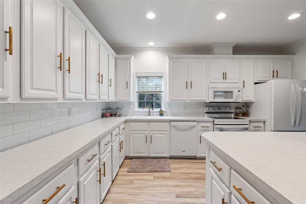 На продажу: $337,000 (3 спален, 2 ванн, 1920 Квадратных фут)