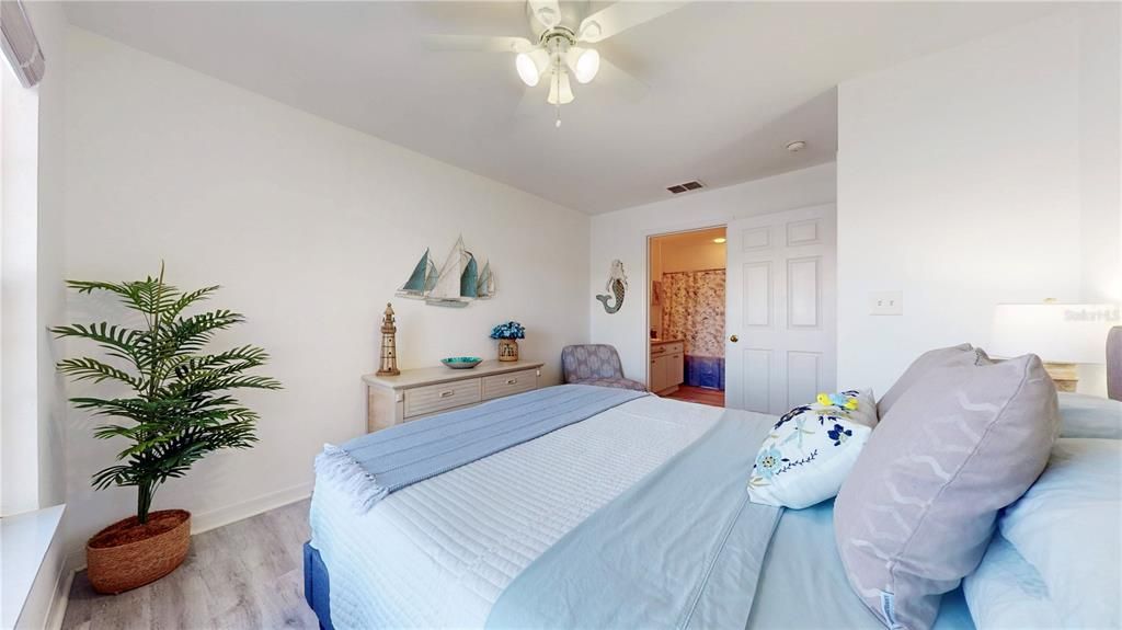 待售: $279,000 (2 贝兹, 2 浴室, 1168 平方英尺)