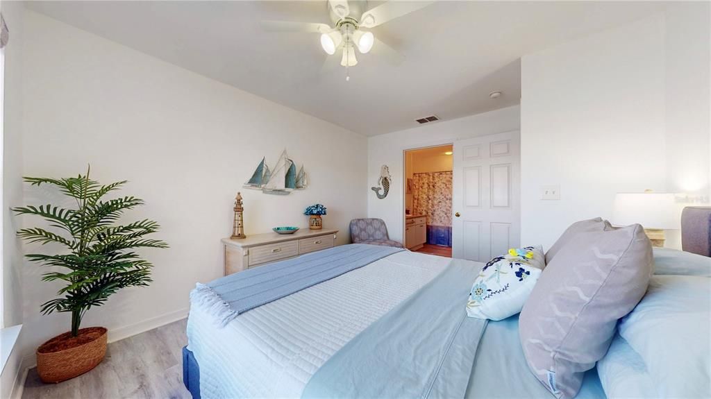 待售: $279,000 (2 贝兹, 2 浴室, 1168 平方英尺)