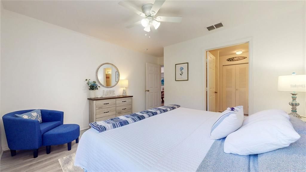 待售: $279,000 (2 贝兹, 2 浴室, 1168 平方英尺)