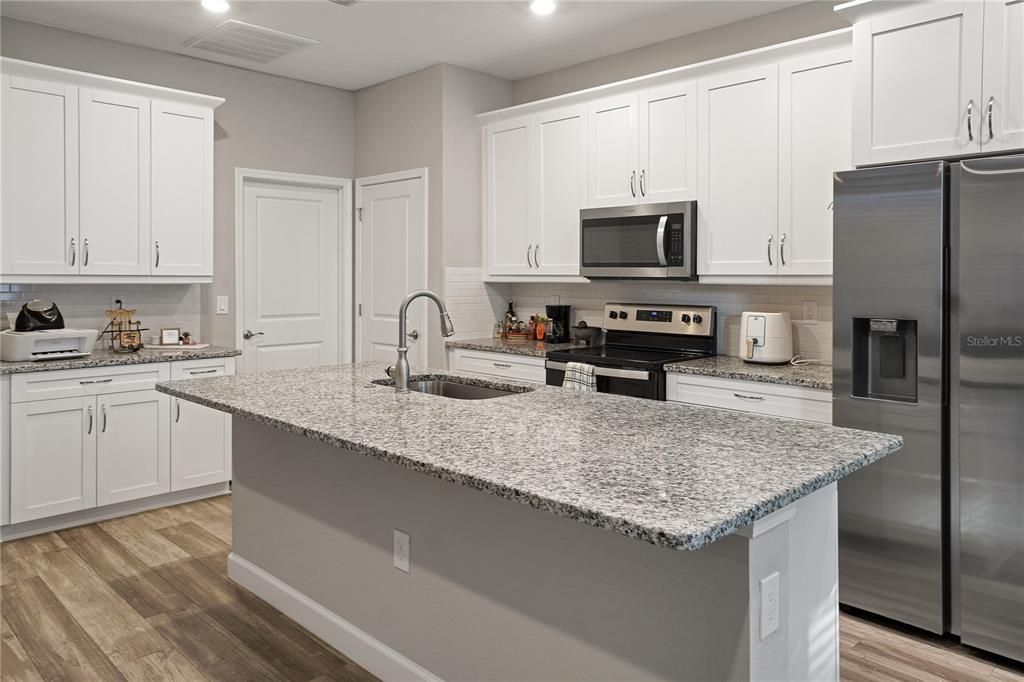 For Sale: $407,900 (3 beds, 2 baths, 2598 Square Feet)