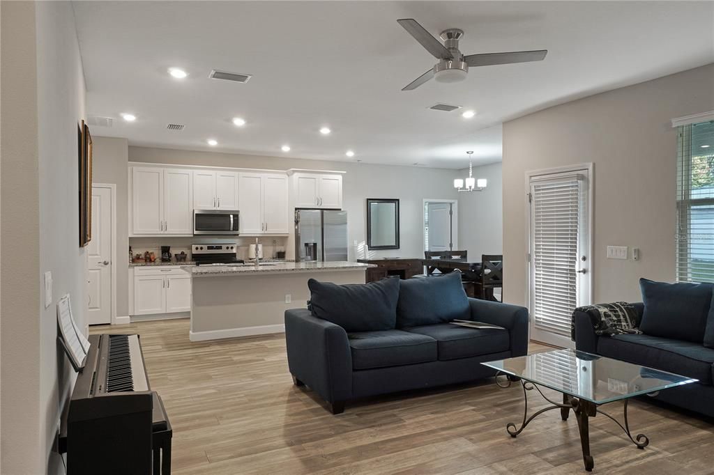 For Sale: $407,900 (3 beds, 2 baths, 2598 Square Feet)