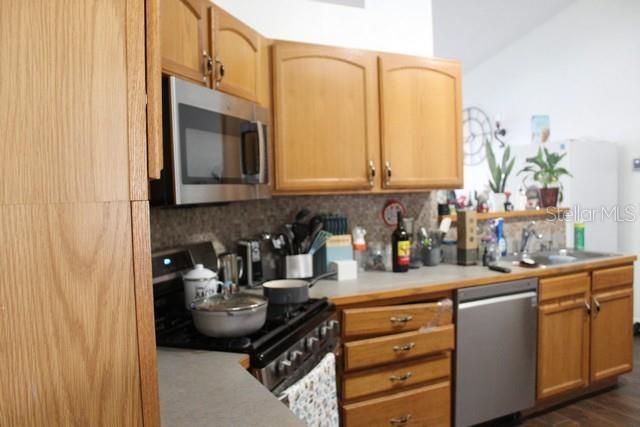 For Sale: $380,000 (3 beds, 2 baths, 1813 Square Feet)