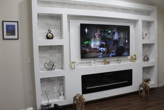 For Sale: $380,000 (3 beds, 2 baths, 1813 Square Feet)