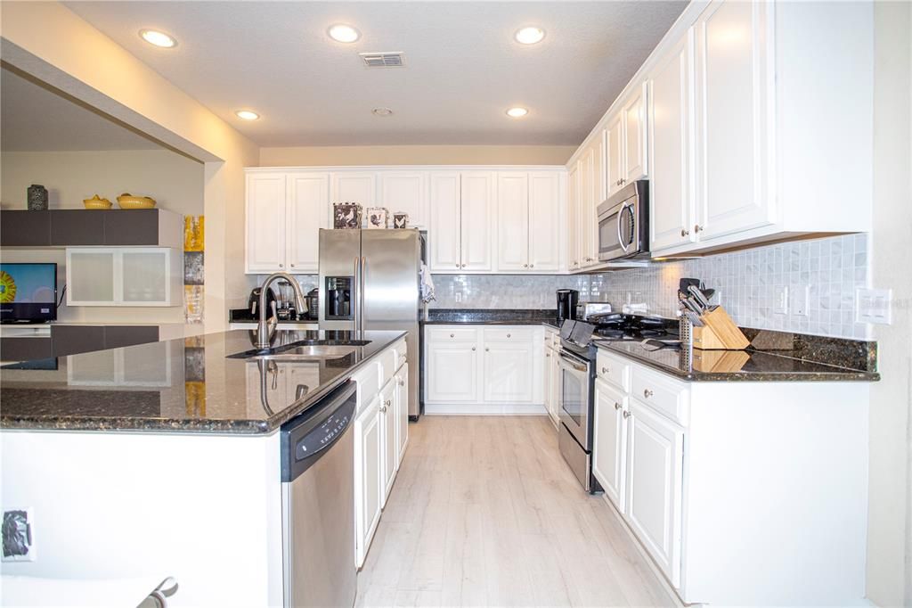 For Sale: $749,900 (4 beds, 3 baths, 2616 Square Feet)