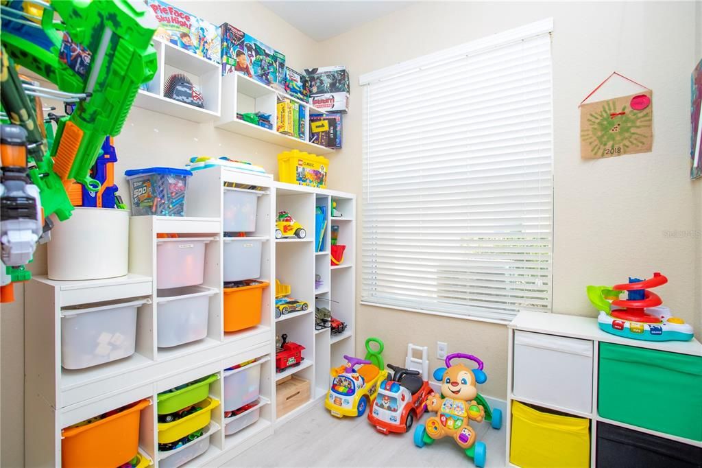 For Sale: $749,900 (4 beds, 3 baths, 2616 Square Feet)