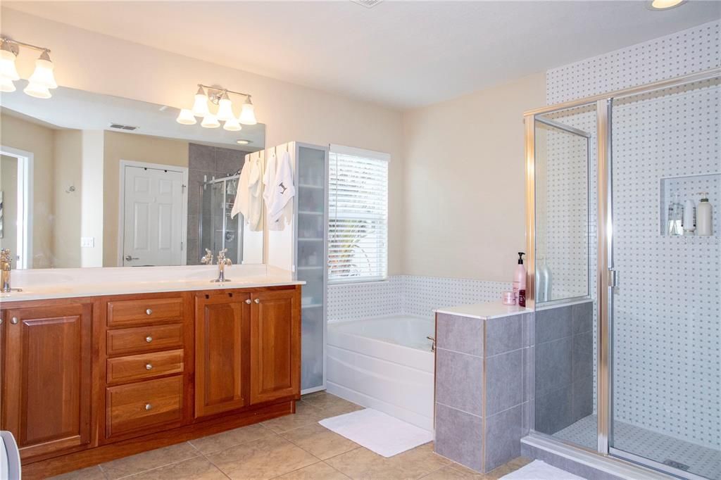 For Sale: $749,900 (4 beds, 3 baths, 2616 Square Feet)