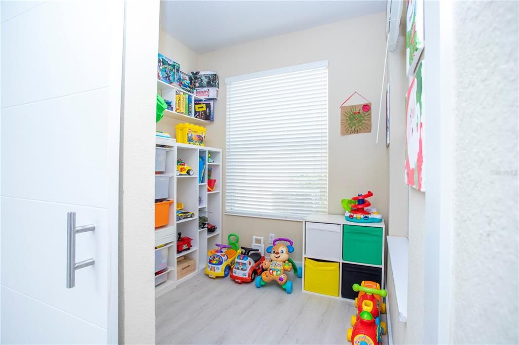 For Sale: $749,900 (4 beds, 3 baths, 2616 Square Feet)