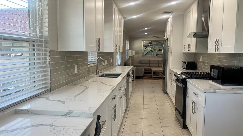 For Rent: $2,200 (2 beds, 2 baths, 1070 Square Feet)