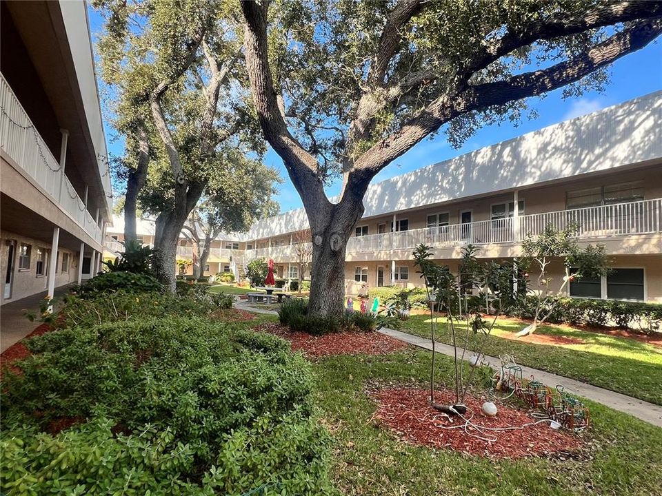 For Rent: $2,200 (2 beds, 2 baths, 1070 Square Feet)