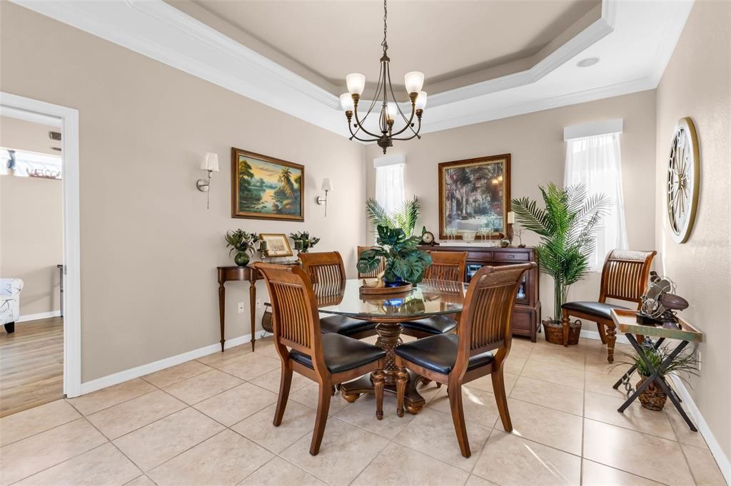 En Venta: $489,900 (3 camas, 2 baños, 2375 Pies cuadrados)