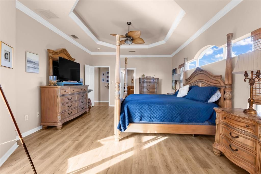 En Venta: $489,900 (3 camas, 2 baños, 2375 Pies cuadrados)