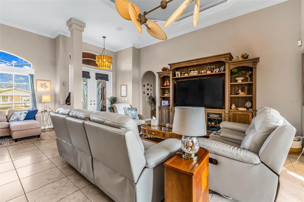 En Venta: $489,900 (3 camas, 2 baños, 2375 Pies cuadrados)