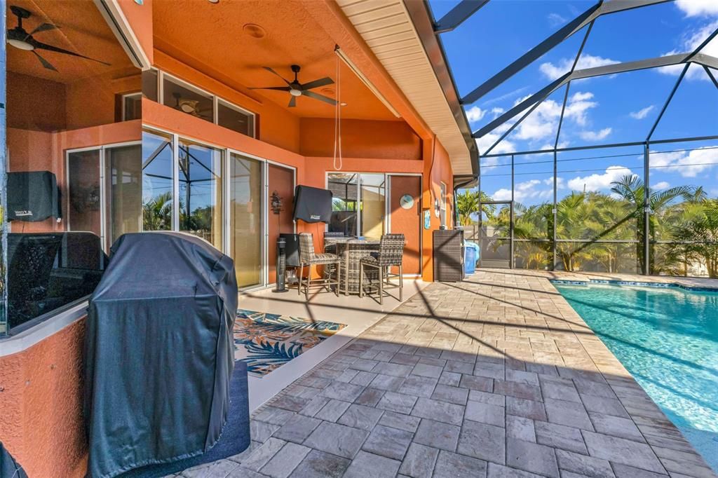 En Venta: $489,900 (3 camas, 2 baños, 2375 Pies cuadrados)