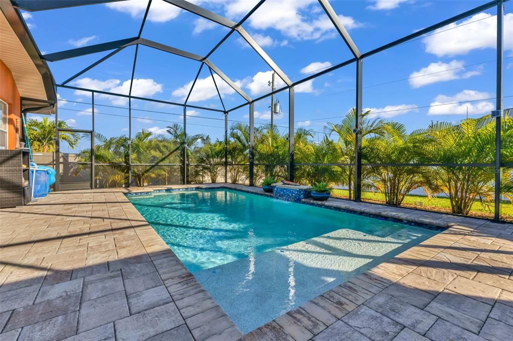 En Venta: $489,900 (3 camas, 2 baños, 2375 Pies cuadrados)