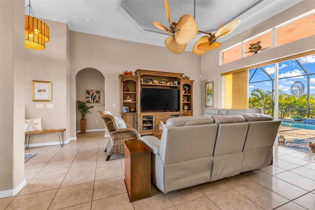 En Venta: $489,900 (3 camas, 2 baños, 2375 Pies cuadrados)