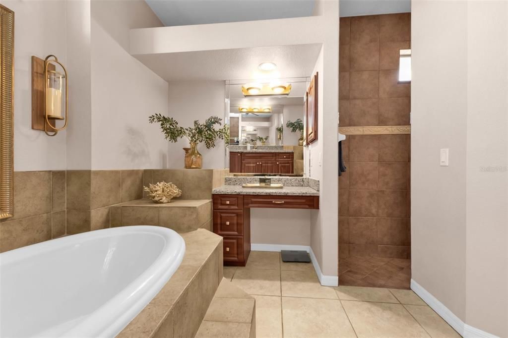 En Venta: $489,900 (3 camas, 2 baños, 2375 Pies cuadrados)