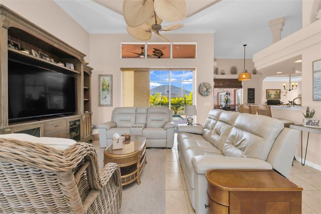 En Venta: $489,900 (3 camas, 2 baños, 2375 Pies cuadrados)