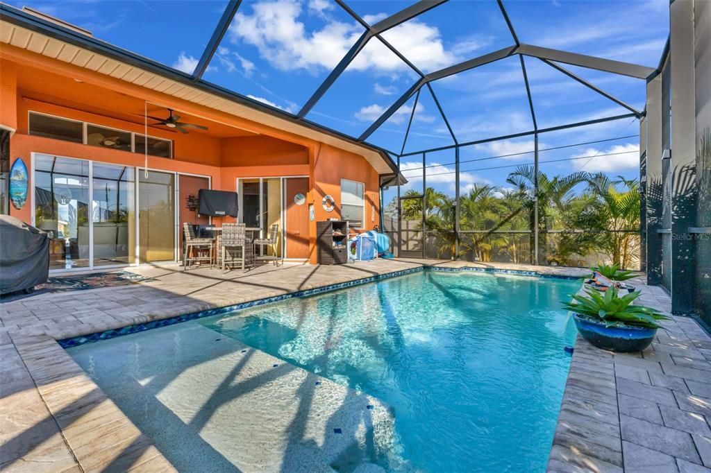 En Venta: $489,900 (3 camas, 2 baños, 2375 Pies cuadrados)