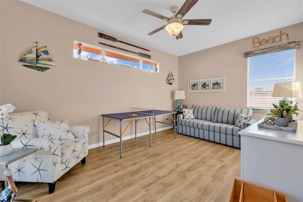 En Venta: $489,900 (3 camas, 2 baños, 2375 Pies cuadrados)