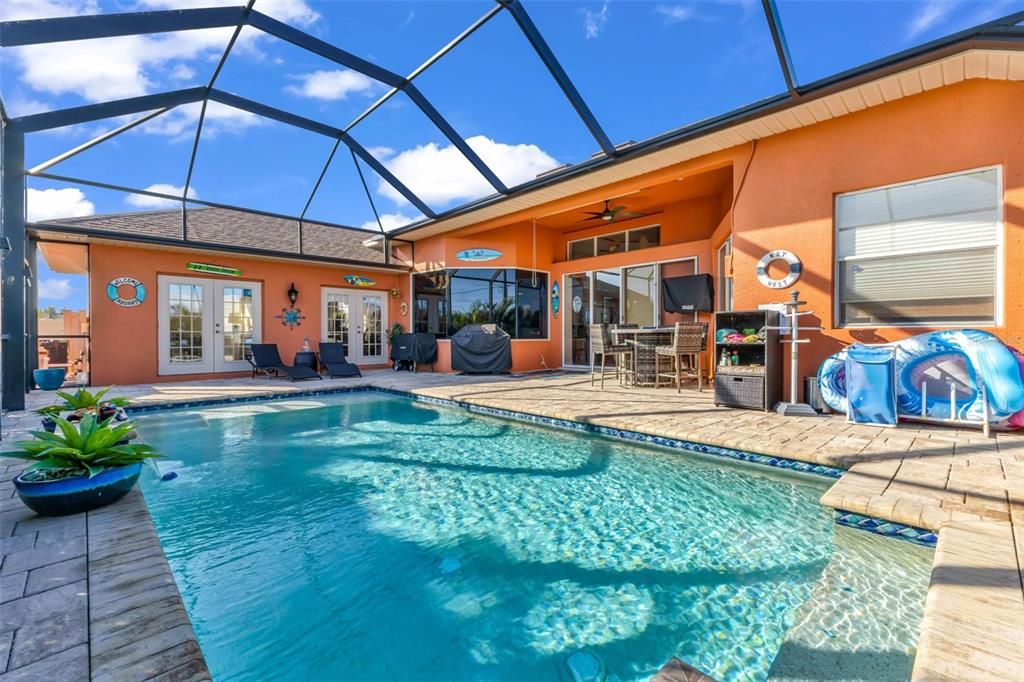 En Venta: $489,900 (3 camas, 2 baños, 2375 Pies cuadrados)