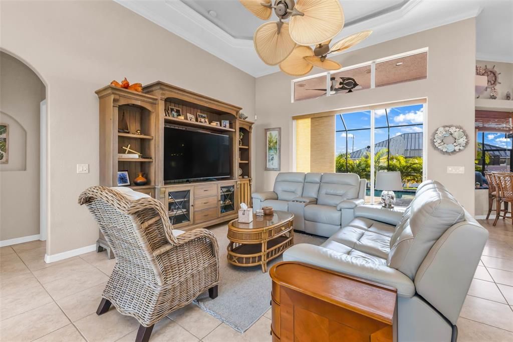 En Venta: $489,900 (3 camas, 2 baños, 2375 Pies cuadrados)