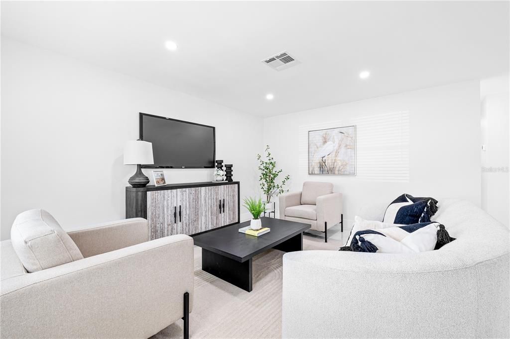 合同活跃: $485,000 (3 贝兹, 2 浴室, 1379 平方英尺)