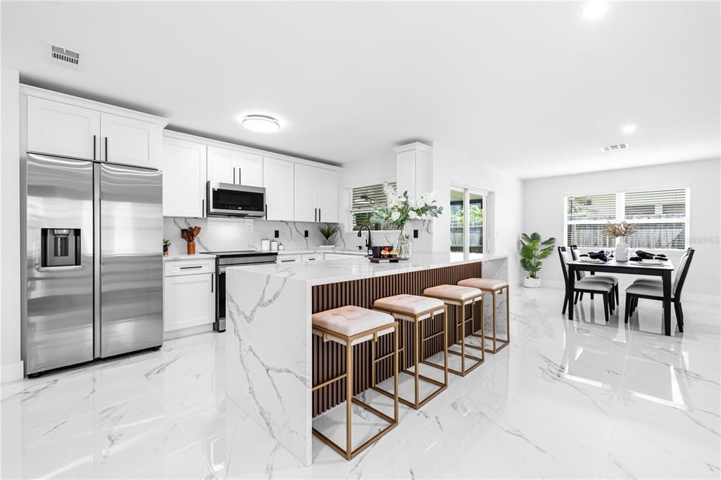 合同活跃: $485,000 (3 贝兹, 2 浴室, 1379 平方英尺)